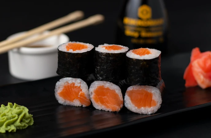 Roll Salmon Sushi